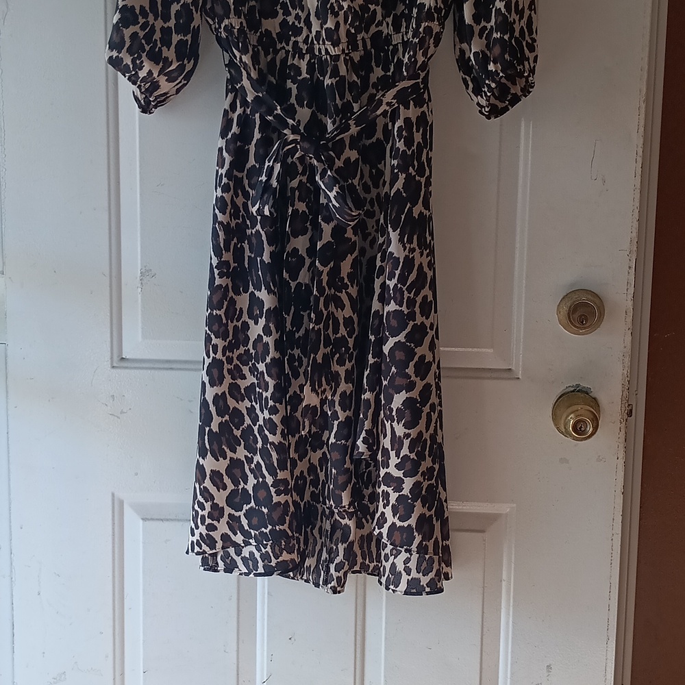Beutiful Leopard print dress with belt - Picture 2 of 8